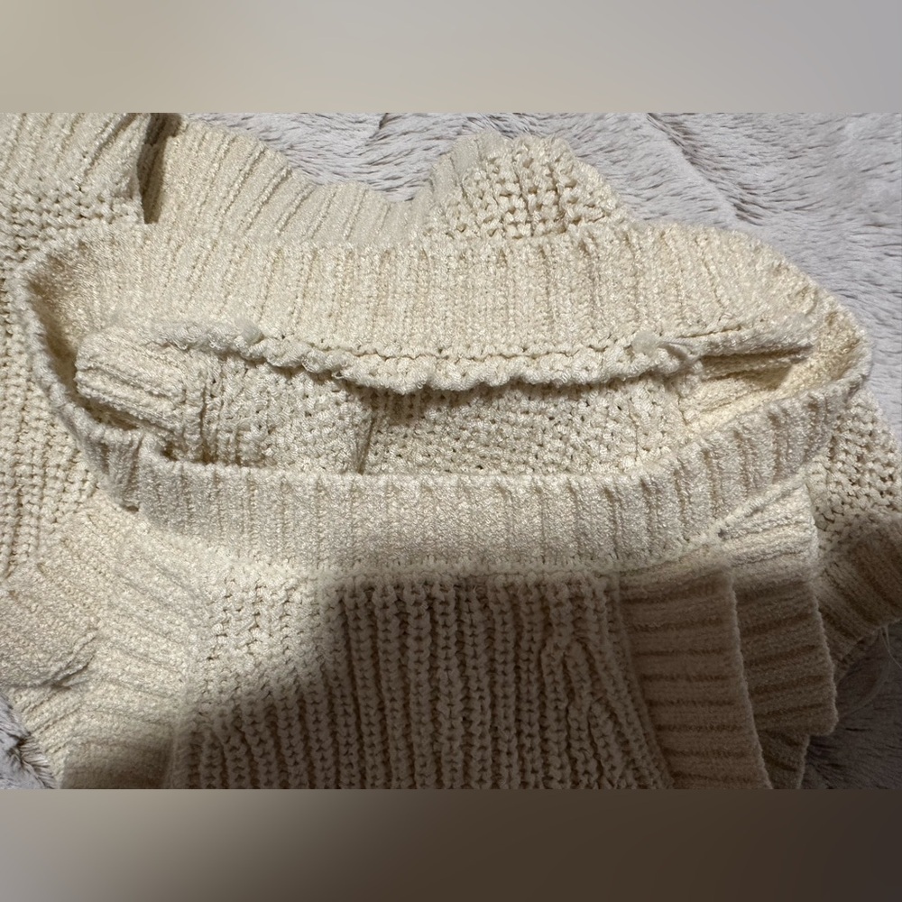 Hunter & Brown Cream Acrylic Halter Knit Crop Top - Picture 8 of 8